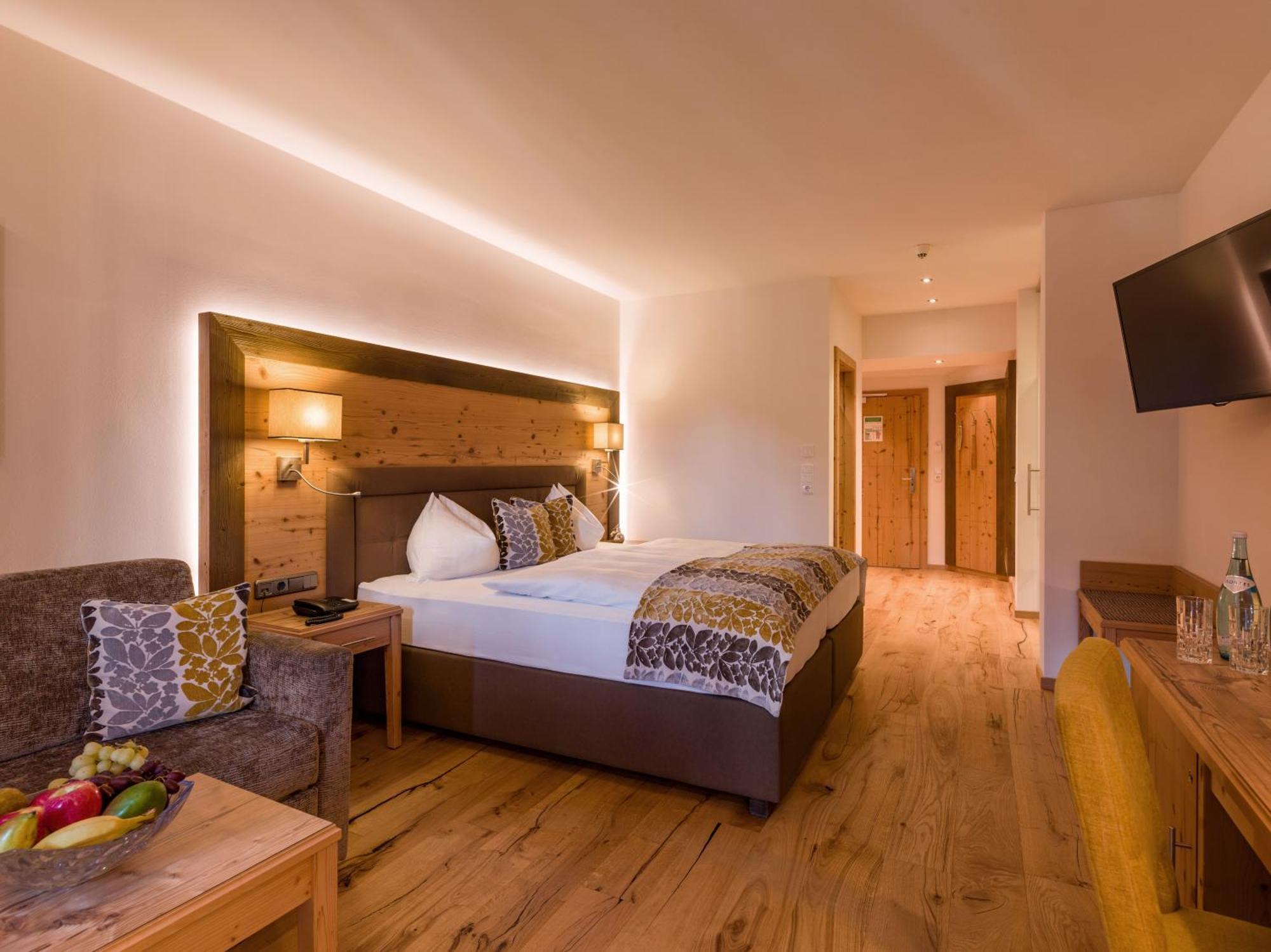 Hotel Zentral ****Superior Кирхберг Экстерьер фото